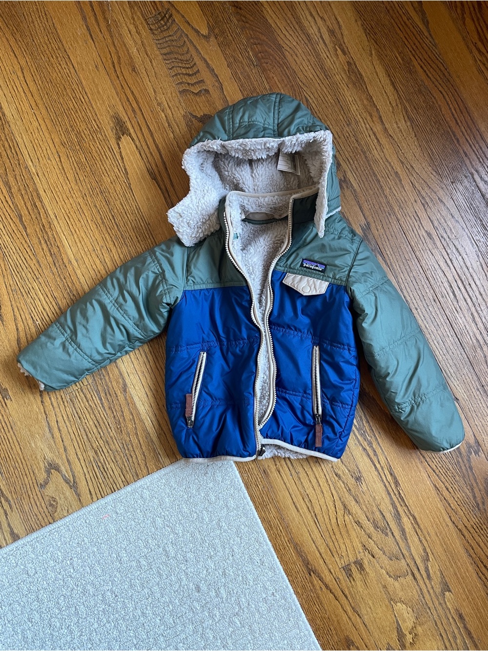 Patagonia Kids reversible tribbles hoody jacket 5T
